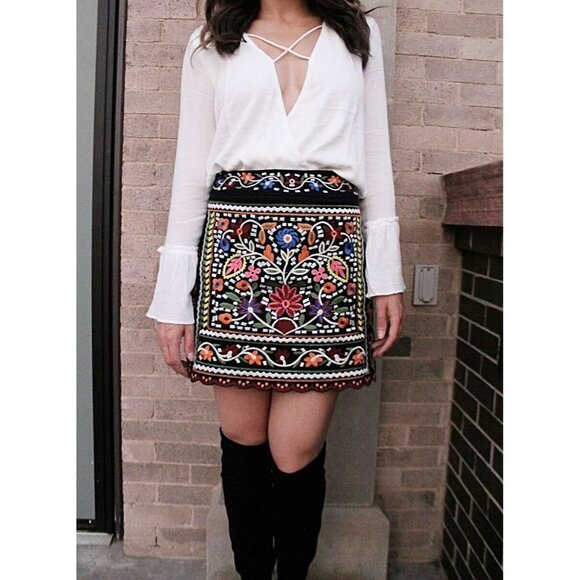 Lulus Multicolor Boho Don’t Stop The Party Embroidered Black Mini Skirt Sz XS - Picture 1 of 9